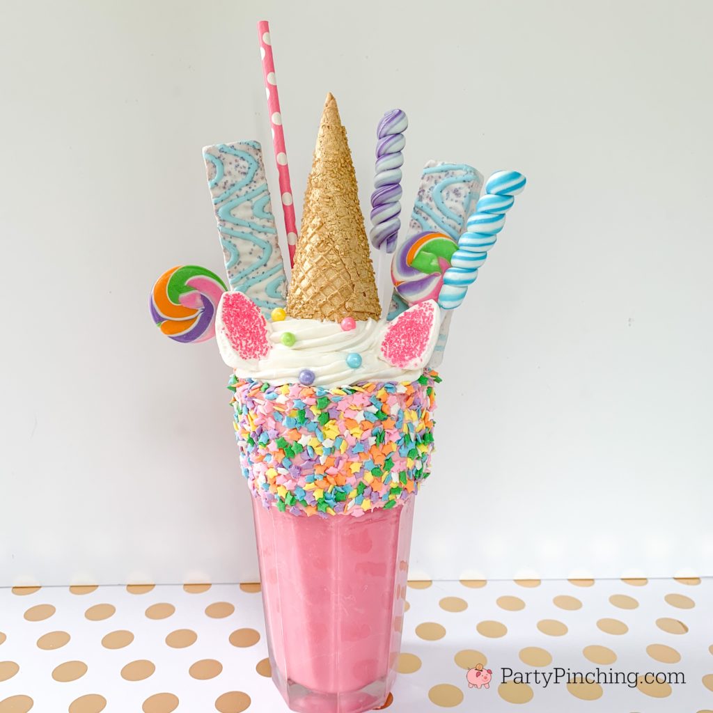 Best Freak Shake Ideas, Best Strawberry Shake Recipe, Best Unicorn Party Ideas for Kids, Cake n Shake Recipes, Little Debbie Unicorn Cakes, Unicorn Freak Cake, Unicorn Shake, Unicorn Super Shake