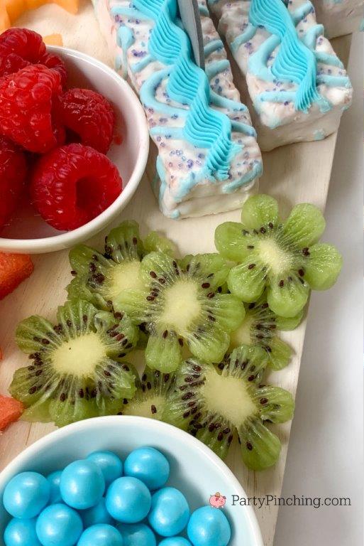 Shark-cuterie Board, best charcuterie board ideas for kids, best charcuterie board, cute charcuterie boards, best fruit trays, summer charcuterie, best summer charcuterie, shark week, shark fruit board, shark food, best shark party ideas, Little Debbie summer, Party Pinching