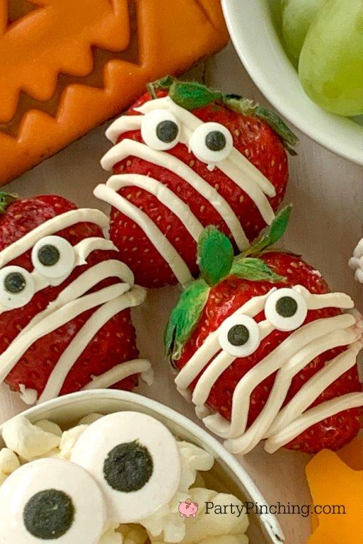 strawberry mummies, halloween charcuterie, spook-cuterie board, best charcuterie board ideas, easy charcuterie board, charcuterie for kids, halloween partie ideas, easy best charcuterie board ideas, healthy charcuterie board for kids