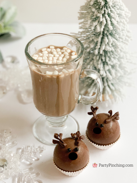 Christmas Hot Chocolate Bomb, Christmas Hot Cocoa Bomb, Best Hot Chocolate Cocoa Bombs, Reindeer Hot Cocoa Chocolate Bombs, Easy Christmas Gifts, Best Christmas Drink Recipe, Party Pinching