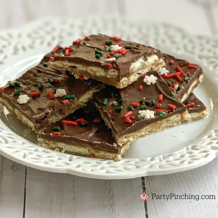 christmas crack, saltine cracker toffee candy, easy christmas treats, best christmas crack candy, best christmas candy, easy cracker candy,