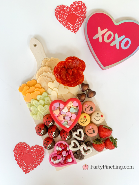 Valentine Charcuterie, best charcuterie ideas, Valentine treat ideas, cute charcuterie boards, heart charcuterie, heart treats, best kids valentine's day ideas, best valentine recipes, easy valentine recipes, easy charcuterie ideas