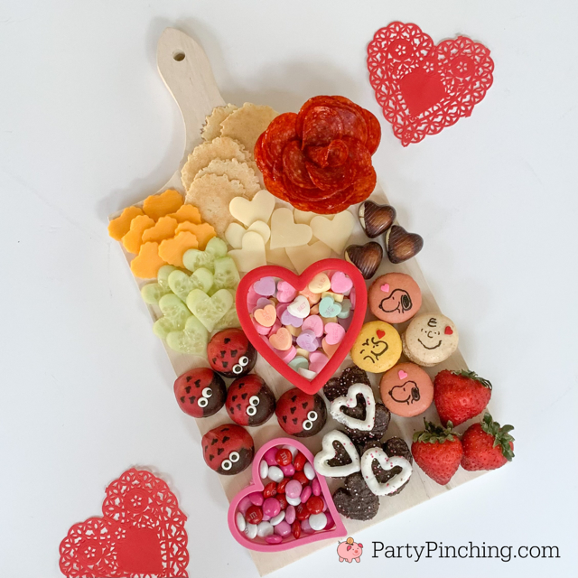 Valentine Charcuterie, best charcuterie ideas, Valentine treat ideas, cute charcuterie boards, heart charcuterie, heart treats, best kids valentine's day ideas, best valentine recipes, easy valentine recipes, easy charcuterie ideas