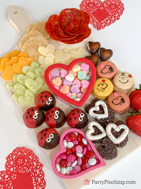 Valentine Charcuterie, best charcuterie ideas, Valentine treat ideas, cute charcuterie boards, heart charcuterie, heart treats, best kids valentine's day ideas, best valentine recipes, easy valentine recipes, easy charcuterie ideas