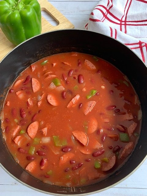 best easy kielbasa ground beef bean chili recipe, easy chili recipe, best chili and cornbread recipe, best chili appetizer, easy homemade chili