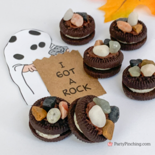 I got a rock mini oreo cookies for halloween charlie brown great pumpkin party food ideas, best halloween party food ideas for peanuts gang, charlie brown snoopy linus lucy great pumpkin party ideas
