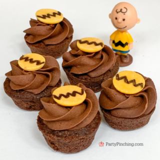 charlie brownies, peanuts brownies, charlie brown cupcakes, best peanuts charlie brown snoopy linus, great pumpkin party ideas, best halloween thanksgiving christmas party ideas for kids, peanuts gang food, snoopy fan, charlie brown snoopy peanuts food ideas, no bake brownie bites, best brownie bite recipe