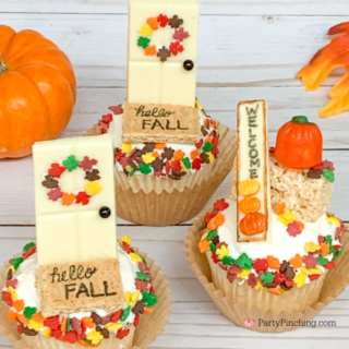 hello fall cupcakes, fall cupcakes, cute adorable door front porch fall farmhouse leaves doormat cupcakes, hello fall doormat, fall wreath, autumn cupcakes, best welcome sign, front door porch cupcakes, cutest thanksgiving cupcakes, best easy thanksgiving dessert recipe for kids