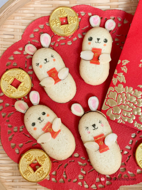 year of the rabbit, lunar new year, chinese new year, year of the rabbit cookie recipe dessert idea, lunar chinese new year dessert party ideas, easy lunar new year chinese new year recipes, milano cookies, easy milano cookie recipe, best milano cookie ideas, pepperidge farm milano cookies, rabbit bunny cookies, cute rabbit bunny cookies, easy no-back cookie rabbits