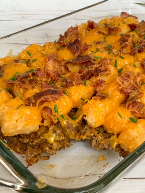 bacon cheeseburger tater tot casserole, super easy casserole, dump and go meals, easy weekday meals, big game football meals, best kid friendly meals dinner ideas, best easy quick 30 minute meals