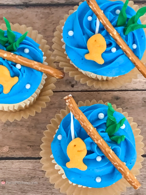gone fishing cupcakes, best easy Father's Day fishing surprise