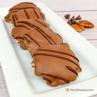 Homemade turtle candy, easy best homemade turtle candy, christmas homemade candy, milk chocolate turtle candy, chocolate caramel pecan candy, 30 minute dessert recipes, best Christmas candy for gift giving