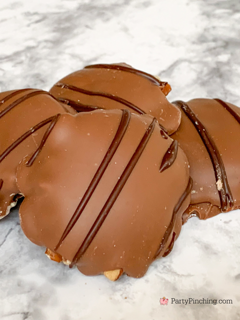 Homemade turtle candy, easy best homemade turtle candy, christmas homemade candy, milk chocolate turtle candy, chocolate caramel pecan candy, 30 minute dessert recipes, best Christmas candy for gift giving, 3 ingredient candy, 