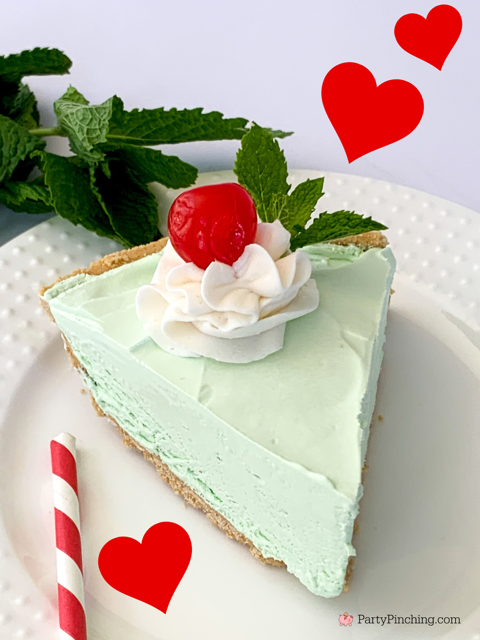 super easy grinch pie, no bake mint green pie pudding cool whip, refrigerator freezer pie for the holidays, Grinch who stole Christmas pie, Green Grinch pie, easy fast simple Grinch Christmas pie for kids