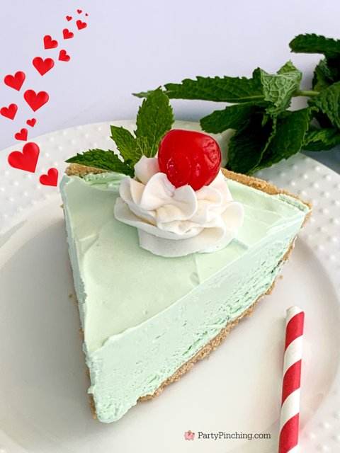 super easy grinch pie, no bake mint green pie pudding cool whip, refrigerator freezer pie for the holidays, Grinch who stole Christmas pie, Green Grinch pie, easy fast simple Grinch Christmas pie for kids