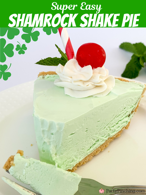 Shamrock Shake Pie, best easy no bake shamrock shake pie, st. patrick's day pie, green pie, best st. patrick's day dessert ideas, easy mcdonald's shamrock shake pie,