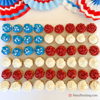 chocolate chip mini muffin flag, mini muffin flag cake, 4th of july mini muffins, Little debbie 4th of July chocolate chip mini muffin flag, mini cupcake flag, cupcake flag, no bake cupcake flag cake, american flag cake 4th of july easy best recipe