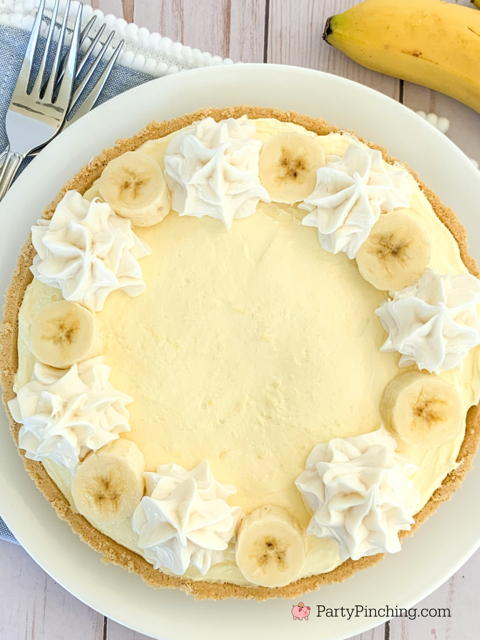 easy banana cream pie, no bake easy banana cream pie, best easy banana cream pie recipe, 5 ingredient banana cream pie, cool whip banana pudding banana cream pie, fresh banana cream pie, frozen banana cream pie