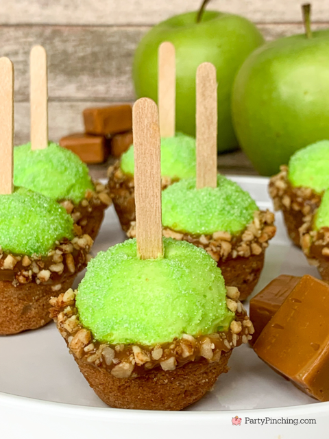 caramel apple mini coffee cakes, Drakes Cakes coffee cake mini cake bites, no bake caramel apple mini cupcakes, best caramel apple cupcake recipe, caramel dip cupcakes, best homemade apple cider frosting buttercream recipe, cute caramel apple decorated cupcakes with stick, mini nut caramel apple cupcakes