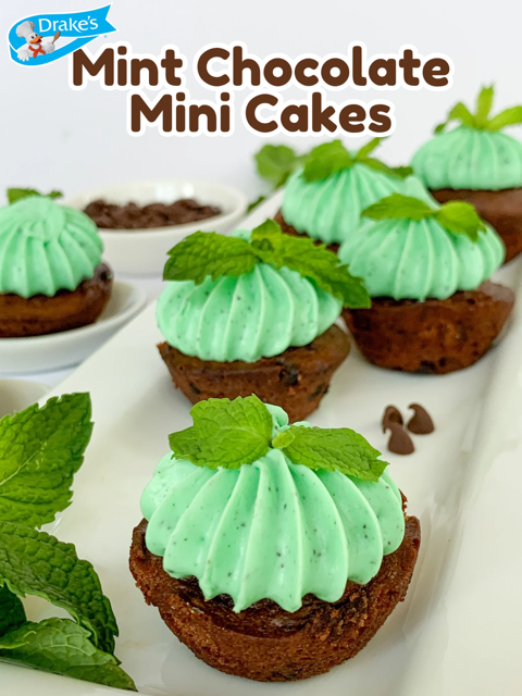 mint chocolate mini cakes, drakes cakes devils food mini cakes, best mint buttercream icing, best mini dessert ideas, no bake dessert mini cake treat recipe ideas