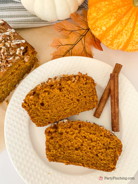 super easy pumpkin spice granola topped pumpkin bread, best easy pumpkin bread, simple pumpkin bread, sunbelt bakery pumpkin spice granola bars, easy best pumpkin bread recipe for fall, easy granola bar streusel topping recipe