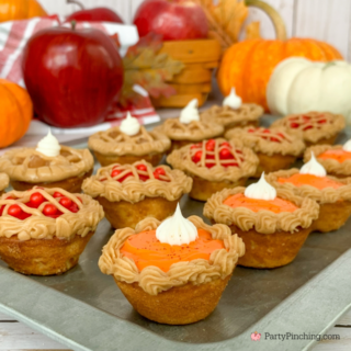 cutie pie mini cakes, Drake's mini pound cake bites, Drake's mini snack cake bites, pie decorated mini cupcakes, cute best dessert ideas for Thanksgiving, decorated mini cupcakes, pumpkin pie cupcakes, cherry pie cupcakes apple pie cupcakes, cute decorated cupcakes, holiday cupcakes, easy best fall dessert ideas cupcake recipes