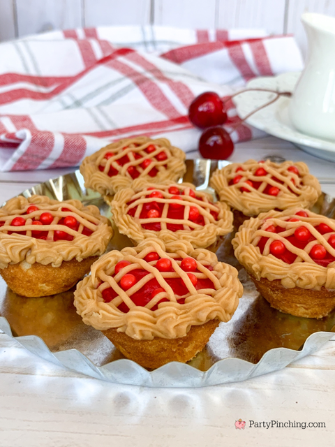 cutie pie mini cakes, Drake's mini pound cake bites, Drake's mini snack cake bites, pie decorated mini cupcakes, cute best dessert ideas for Thanksgiving, decorated mini cupcakes, pumpkin pie cupcakes, cherry pie cupcakes apple pie cupcakes, cute decorated cupcakes, holiday cupcakes, easy best fall dessert ideas cupcake recipes