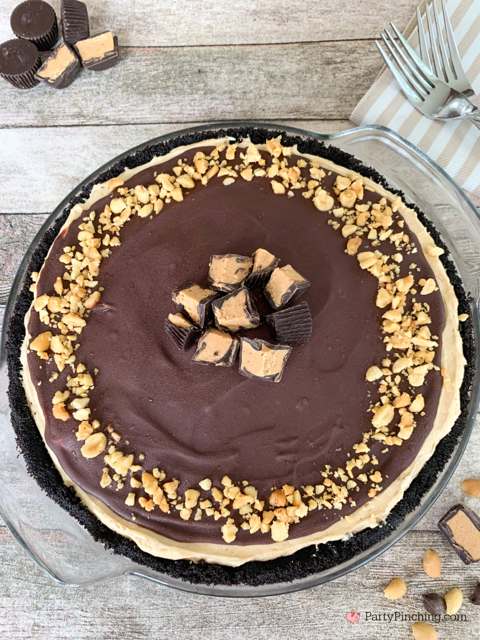 easy Chocolate Peanut Butter pie, best ever chocolate peanut butter pie, no bake chocolate peanut butter pie, super easy chocolate peanut butter pie, cool whip cream cheese chocolate peanut butter pie, peanut butter cup pie, reeses peanut butter cup pie, trader joes dark chocolate peanut butter cups pie