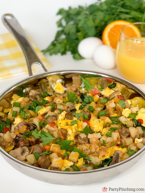 easy loaded breakfast skillet, super easy dinner ideas in less than 30 minutes, easy best 30 minutes meals, easy breakfast, easy Christmas Easter breakfast brunch ideas, fast and easy breakfast for a crowd, easy best kid budget friendly family meal recipe ideas