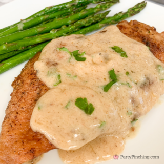 spicy pan fried chicken and gravy, easy 30 minute chicken and gravy, best easy 30 minute meals, best easy skillet chicken and gravy, easy weeknight meals, best family friendly dinner ideas, easy quick comfort meal dinners, best chicken and gravy