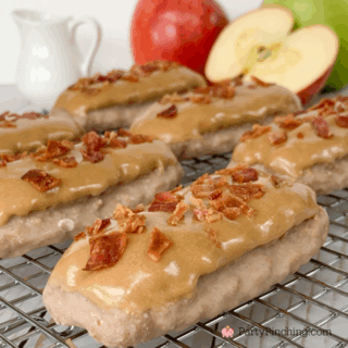 apple maple turkey bacon donut sticks, little debbie apple cinnamon donut sticks, easy maple Turkey bacon donut bars, easy maple glaze recipe, easy maple bacon bars, easy breakfast ideas, coffee and donut ideas