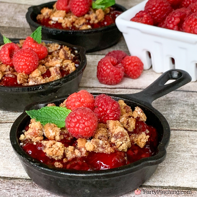 raspberry crumble, easy 2 ingredient raspberry crumble, easy mini pan desserts, best easy budget friendly dessert ideas, quick and easy desserts, best easy quick raspberry fruit crumble recipe ideas, pie filling and sunbelt bakery soft raspberry granola bars