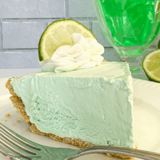 no bake 3 ingredient lime jello pie, best easy lime jello pie recipe, st. patrick's day pie, easy summer lime pie recipe, best easy dessert recipe for potluck summer