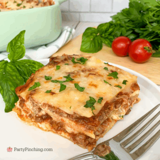 quick and easy small batch lasagna, 8x8 pan dish lasagna, no boil noodle lasagna, ricotta cheese parsley jar sauce lasagna, easy lasagna for 2 people, 4 person lasagna, easy quick weeknight dinner for 2