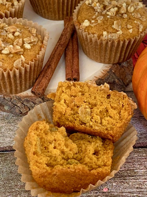 pumpkin muffins with golden raisins easy best pumpkin muffin recipe with raisins and granola topping best easy quick pumpkin muffin recipe healthy recipes for fall Thanksgiving Halloween harvest