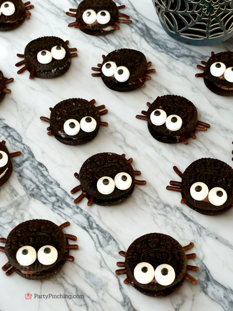 cute easy mini Oreo spiders for Halloween mini Oreos, Mini Oreo spiders, easy to make no bake Halloween dessert recipe ideas, best easy Halloween recipe, cute Halloween dessert ideas fun for kids easy to make, cute spider cupcake toppers dessert toppers for Halloween