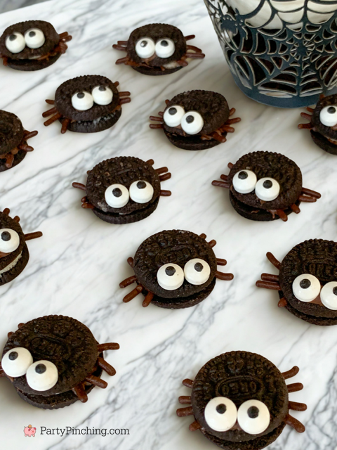 cute easy mini Oreo spiders for Halloween mini Oreos, Mini Oreo spiders, easy to make no bake Halloween dessert recipe ideas, best easy Halloween recipe, cute Halloween dessert ideas fun for kids easy to make, cute spider cupcake toppers dessert toppers for Halloween
