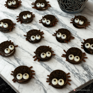 cute easy mini Oreo spiders for Halloween mini Oreos, Mini Oreo spiders, easy to make no bake Halloween dessert recipe ideas, best easy Halloween recipe, cute Halloween dessert ideas fun for kids easy to make, cute spider cupcake toppers dessert toppers for Halloween