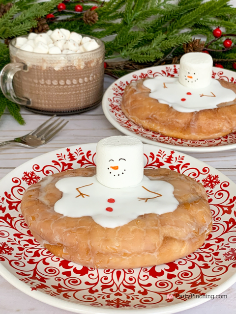 melting snowman honey buns, drake's glazed honey buns, easy Christmas morning breakfast for kids, winter morning breakfast, winter vacation snack, Christmas breakfast no bake, easy breakfast ideas for kids, easy Christmas morning breakfast recipe ideas no cook no bake