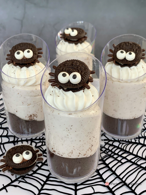 spooky spider Oreo Dessert cups, cute easy Oreo dessert cups, mini dessert cups for Halloween mini Oreos, Mini Oreo spiders, easy to make no bake Halloween dessert recipe ideas, best easy Halloween recipe, cute Halloween dessert ideas fun for kids easy to make, cookies and cream dessert cups