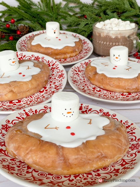 melting snowman honey buns, drake's glazed honey buns, easy Christmas morning breakfast for kids, winter morning breakfast, winter vacation snack, Christmas breakfast no bake, easy breakfast ideas for kids, easy Christmas morning breakfast recipe ideas no cook no bake