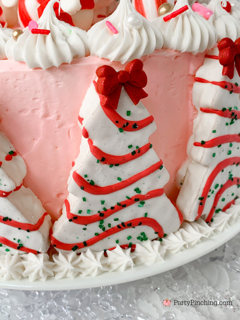 Peppermint Polar Bear Christmas Tree Cake, Best, easy Little Debbie Christmas Tree recipe ideas, cute polar bear cake Christmas, peppermint Christmas cake, easy peppermint pink cake with Little Debbie Christmas trees