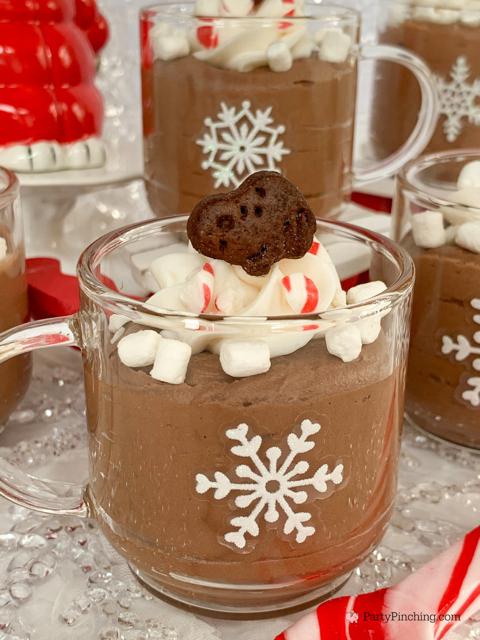Snoopy Peppermint Hot Chocolate Mousse, easy best hot chocolate mousse, best easy no bake Christmas dessert idea, Snoopy peanuts gang Christmas dessert idea, Pepperidge farm Snoopy Peppermint Cocoa Goldfish grahams, best Snoopy dessert recipe ideas
