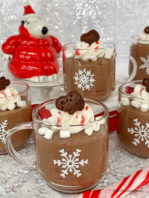 Snoopy Peppermint Hot Chocolate Mousse, easy best hot chocolate mousse, best easy no bake Christmas dessert idea, Snoopy peanuts gang Christmas dessert idea, Pepperidge farm Snoopy Peppermint Cocoa Goldfish grahams, best Snoopy dessert recipe ideas
