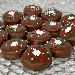 Chocolate Peanut Butter Ritz Bits Crackers, 2 ingredient Christmas cookies, no bake Christmas cookies, best Christmas cookie exchange recipe ideas no bake, easy best Christmas cookies, peanut butter Ritz Bit recipe, holiday Ritz, best easy 2 ingredient chocolate covered peanut butter Ritz bits cracker for Christmas holidays