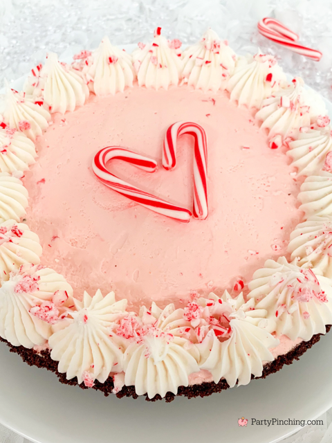 Peppermint fluff pie, easy best peppermint pie, Peppermint no bake Christmas pie, 6 ingredient peppermint pie, easy to make 10 minute pie, best easy Christmas frozen peppermint pie, candy cane pie, best easy candy cane peppermint pie