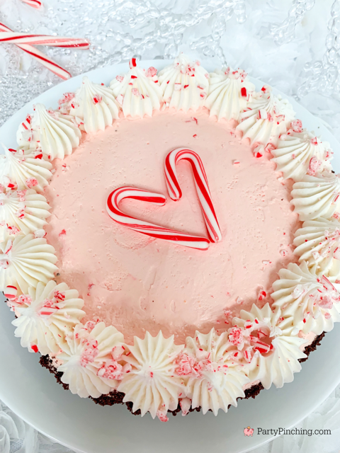 Peppermint fluff pie, easy best peppermint pie, Peppermint no bake Christmas pie, 6 ingredient peppermint pie, easy to make 10 minute pie, best easy Christmas frozen peppermint pie, candy cane pie, best easy candy cane peppermint pie