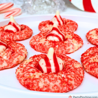Easy Peppermint Kiss Cookies, Cookie mix cookies Betty Crocker, best easy Peppermint Christmas cookies only 6 ingredients, best easy fast peppermint cookie mix, best cookie exchange recipes