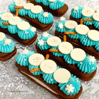 Winter Devil Dogs, Winter mini cakes, easy no bake snowman sandwich cakes, no bake mini pan cakes, Drake's Devil Dogs, Snowman devil dogs, easy no bake winter cakes