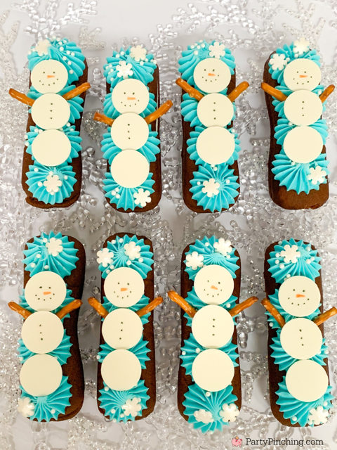 Winter Devil Dogs, Winter mini cakes, easy no bake snowman sandwich cakes, no bake mini pan cakes, Drake's Devil Dogs, Snowman devil dogs, easy no bake winter cakes